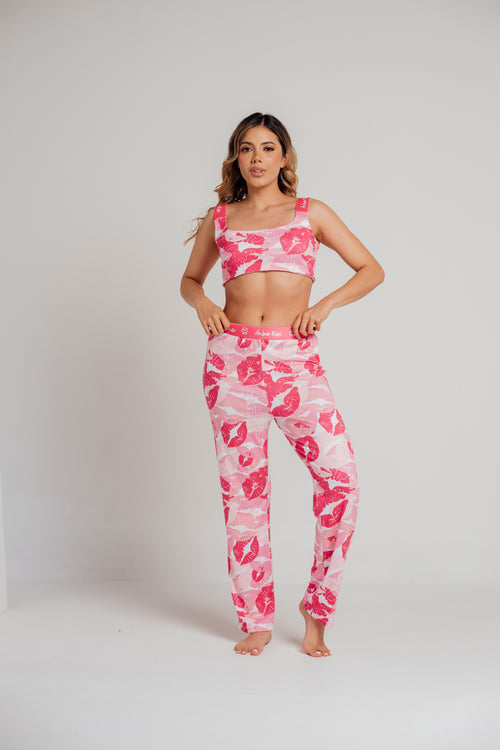 EL-20 PANTALON Y TOP ESTAMPADO BESOS FUCSIA