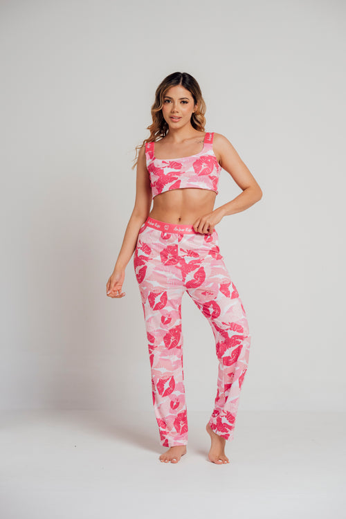 EL-20 PANTALON Y TOP ESTAMPADO BESOS FUCSIA