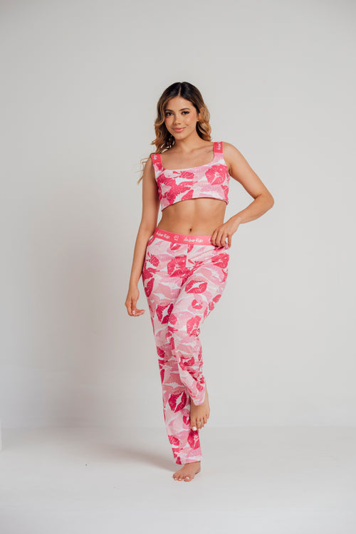 EL-20 PANTALON Y TOP ESTAMPADO BESOS FUCSIA